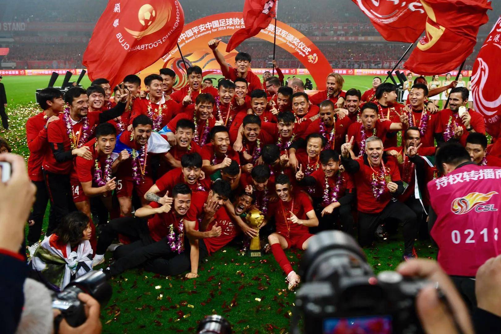 上港主场艰难击败鲁能，坚守主场保持积分稳定
