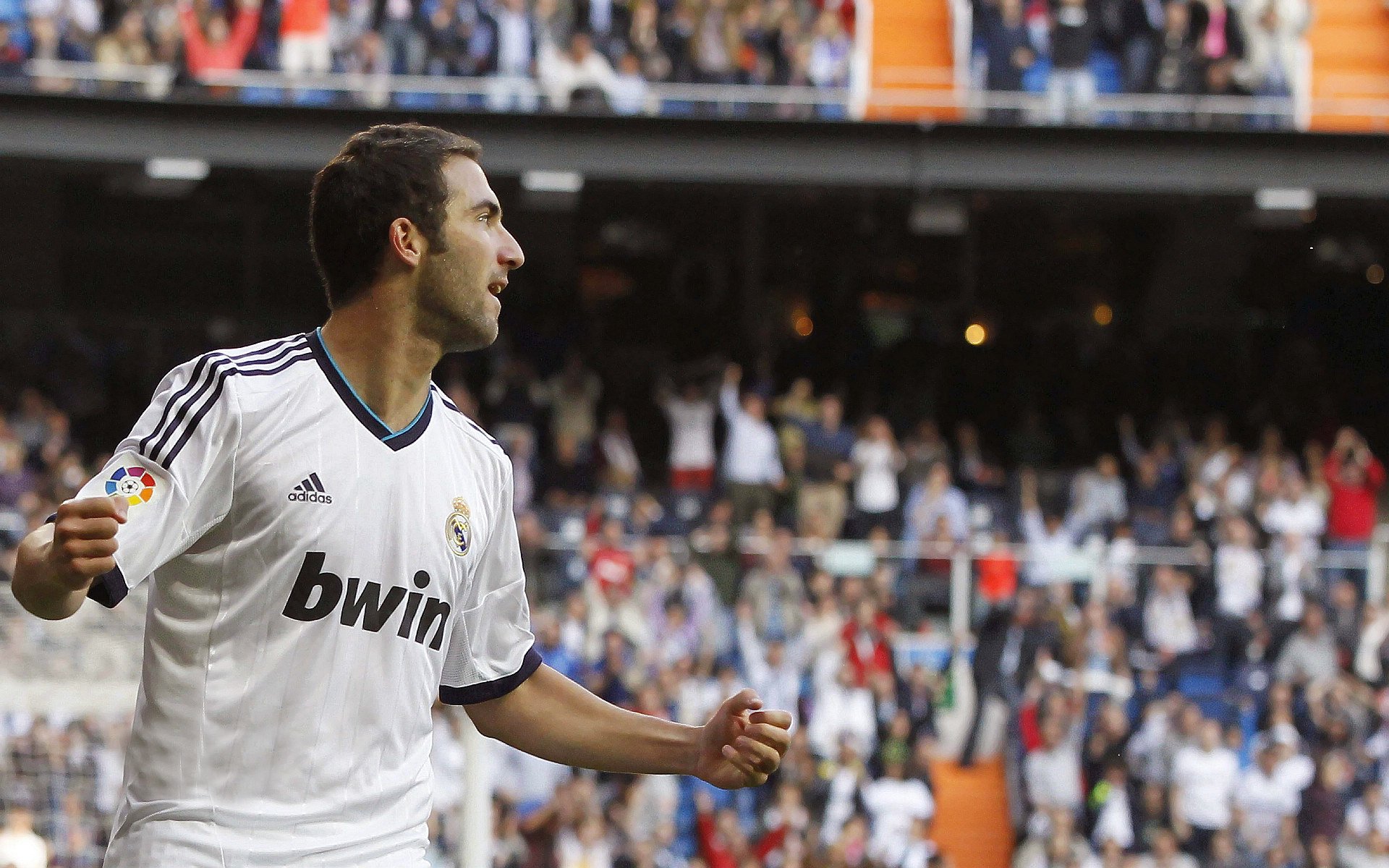 Doinb焦点对战，JackeyLove与50激战掘金分钟，出色发挥胜负难料！观众掌声雷动